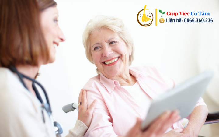 Nâng cao chăm sóc tinh thần cho người già tại nhà.