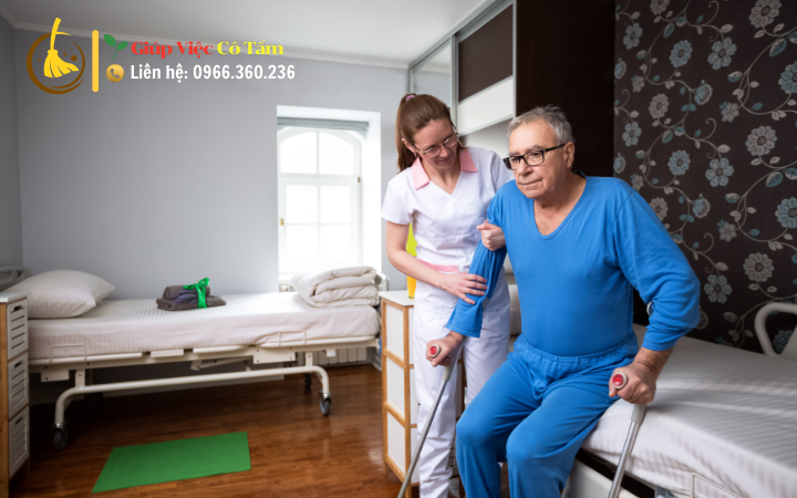 Đảm bảo chăm người già tại viện dưỡng lão thật tốt.