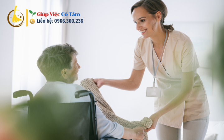 Truyền cảm hứng chăm người già tại viện dưỡng lão.