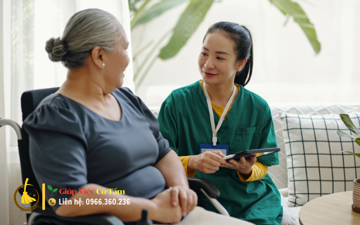 Bí quyết chăm người già khó tính trong gia đình.