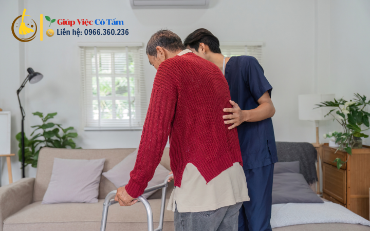 Giúp người già yếu khó đi lại, những phương pháp hiệu quả.