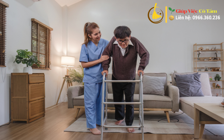 Khuyến khích người già yếu khó đi lại khám phá xung quanh.