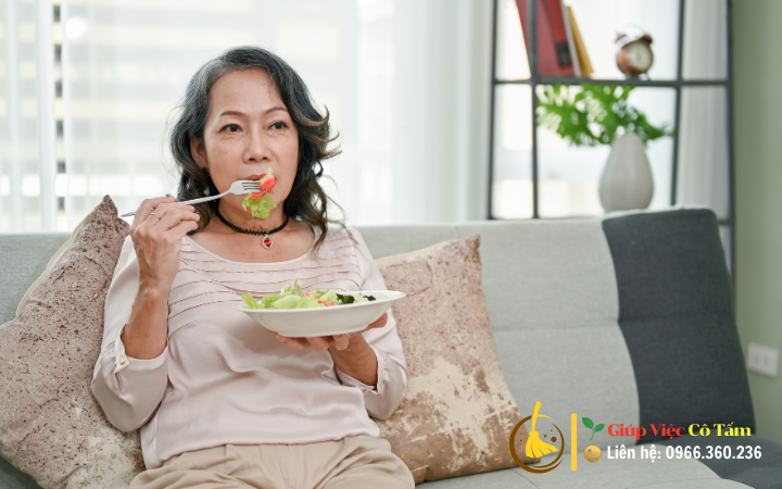 Hướng dẫn giúp người già vui vẻ sống khỏe trong cuộc sống.