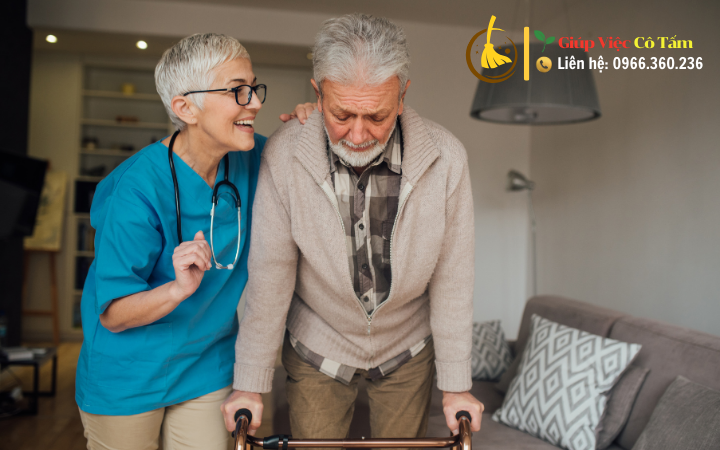 Chăm người bệnh cần phục hồi sức khỏe từ các chuyên gia.