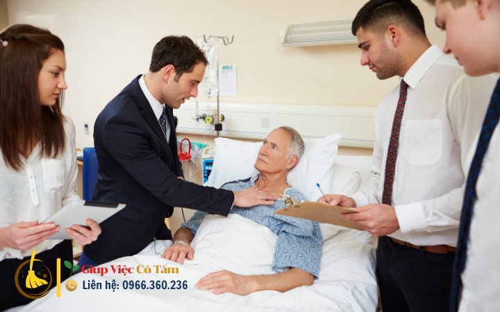 Động viên tinh thần chăm người bệnh cần phục hồi sức khỏe