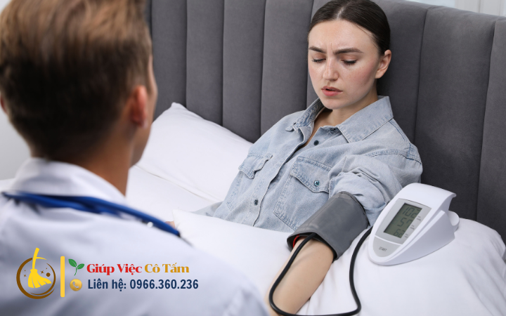 Chăm sóc người bệnh huyết áp cao cần phải chăm đúng cách.