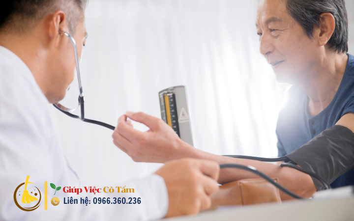 Chăm sóc người bệnh huyết áp cao cần hiểu rõ triệu chứng