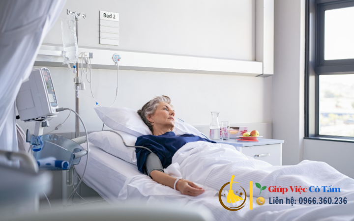 Chăm sóc người già liệt giường an toàn và tin cậy.