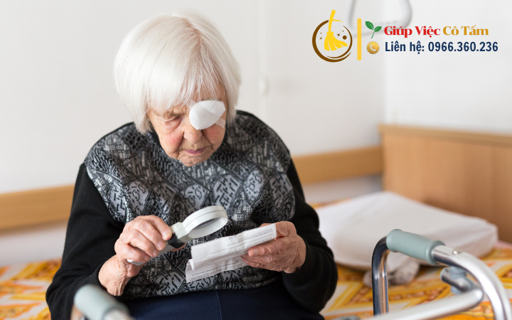 Chăm sóc người già liệt giường qua các giai đoạn bệnh.