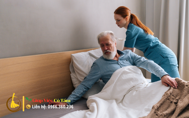 Chăm sóc người già liệt giường và những điều cần nhớ.