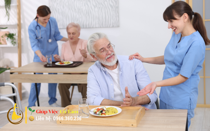 Hiểu nỗi sợ chăm sóc ông bà già và tìm cách khắc phục.