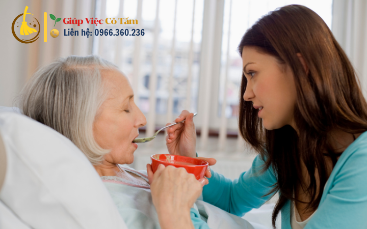 Chăm sóc người bệnh bị mỡ máu với chế độ dinh dưỡng hợp lý.