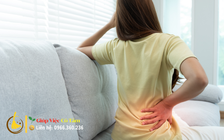 Giữ gìn sức khỏe trong chăm sóc người già bị xương khớp.