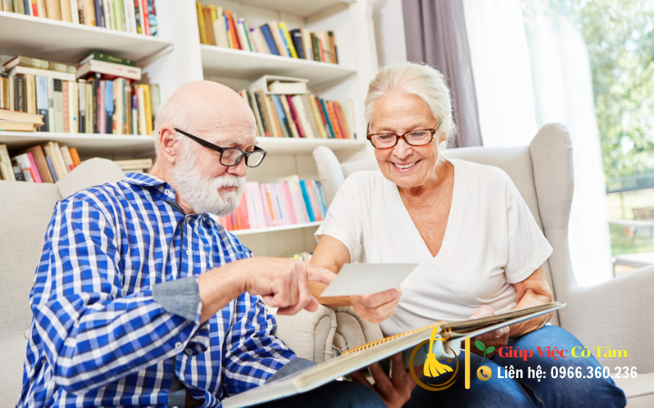 Đảm bảo sức khỏe khi chăm sóc người già đãng trí.