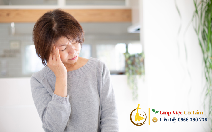 Hướng dẫn chăm sóc người già đãng trí tận tâm.