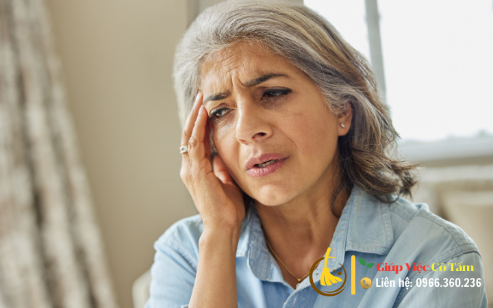 Nâng cao kỹ năng chăm sóc người già đãng trí tại nhà.