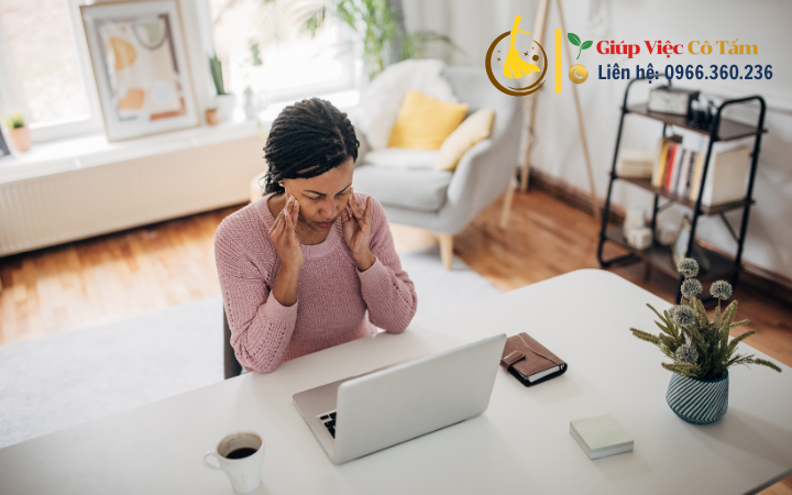 Giúp đỡ người bệnh bị rối loạn tiền đình với sự chăm sóc tận tình.