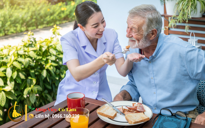Nâng cao chất lượng với điều dưỡng chăm sóc người già.