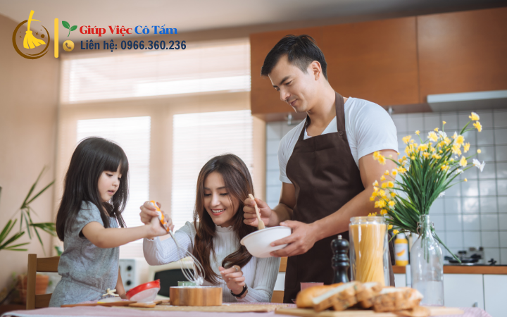 Cùng nhau nấu ăn gia đình để thêm gắn kết.