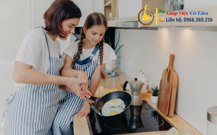 Khéo léo trang trí chuẩn bị bữa cơm gia đình.