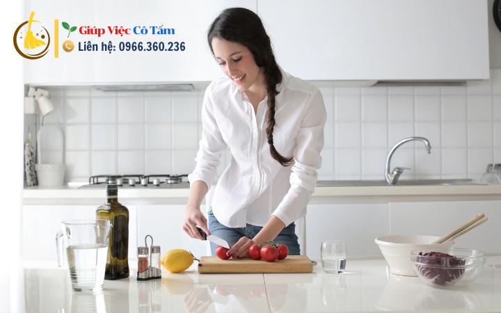 Sáng tạo chuẩn bị bữa cơm gia đình đầy dinh dưỡng. Chuẩn bị bữa cơm gia đình đầy dinh dưỡng không chỉ là nấu ăn mà còn là nghệ thuật cân bằng dinh dưỡng, sáng tạo món ăn để mang lại sức khỏe và niềm vui cho mọi người. Bài viết này sẽ hướng dẫn bạn cách chọn nguyên liệu, lập kế hoạch, áp dụng công thức sáng tạo, đồng thời giới thiệu vai trò của dịch vụ giúp việc chuyên nghiệp để hỗ trợ việc này hiệu quả.