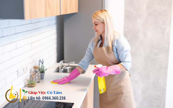 Dọn bếp cho gia đình và tổ chức bữa tiệc.