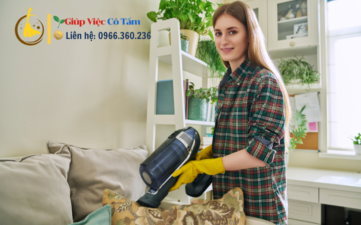 Lau sàn nhà sạch cho không gian sống tươi mới.