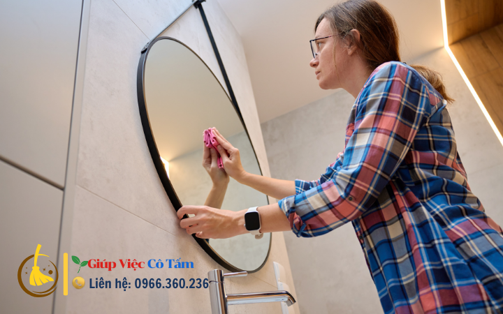 Làm sạch phòng tắm để thư giãn sau một ngày dài.