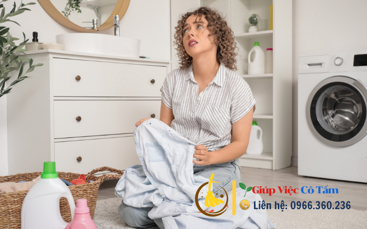 Dễ dàng tẩy vết bẩn quần áo với mẹo đơn giản