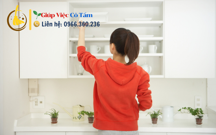 Khám phá cách sắp xếp tủ bếp ngăn nắp thông minh.