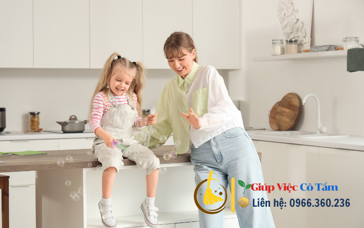 Phong cách sắp xếp tủ bếp ngăn nắp giúp bạn tiết kiệm thời gian.