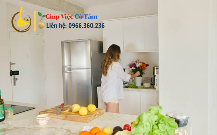 Lời khuyên hay cho sắp xếp tủ bếp ngăn nắp. Bài viết này chia sẻ những lời khuyên thực tế để sắp xếp tủ bếp ngăn nắp, giúp không gian nấu nướng trở nên gọn gàng và hiệu quả. Từ việc phân loại đồ dùng đến sử dụng công cụ hỗ trợ, bạn sẽ tìm thấy cách tối ưu hóa tủ bếp. Đồng thời, khám phá cách dịch vụ giúp việc chuyên nghiệp có thể hỗ trợ bạn duy trì sự ngăn nắp lâu dài.