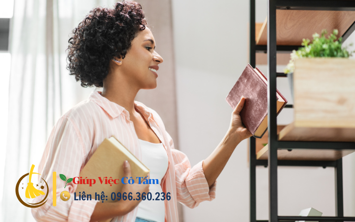 Khám phá cách sắp xếp tủ bếp ngăn nắp cho nhà nhỏ.