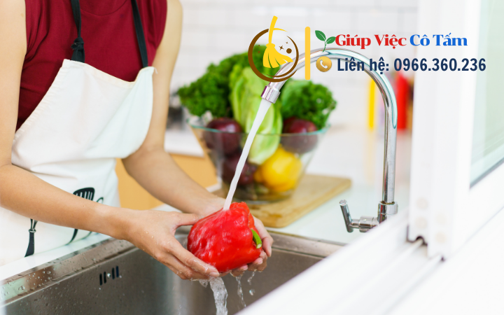 Sơ chế thực phẩm chuẩn bị cho bữa tiệc tuyệt vời.