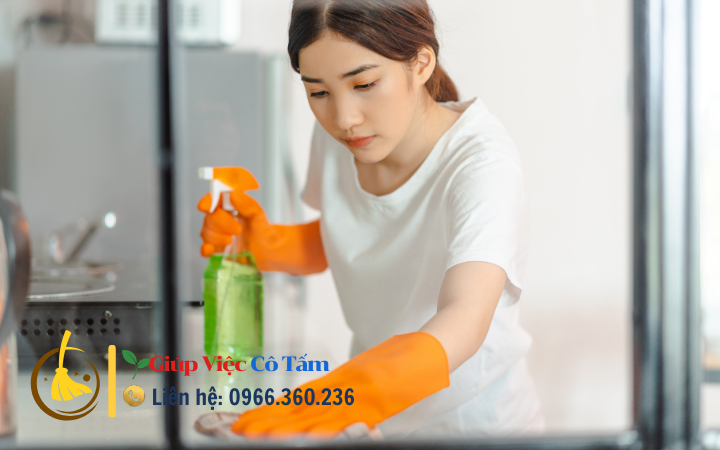 Dọn bếp sau khi nấu để tránh mùi thức ăn lâu ngày.