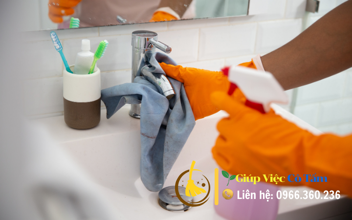 Giúp bạn mẹo cọ bồn rửa mặt siêu nhanh.