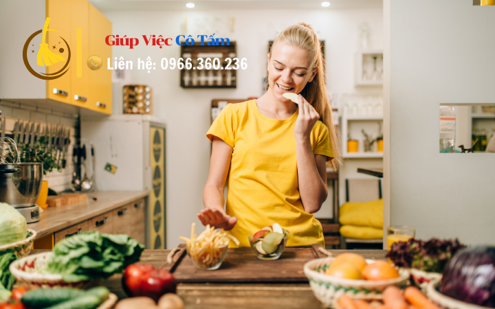 Việc chuẩn bị nguyên liệu nấu ăn giúp tiết kiệm thời gian