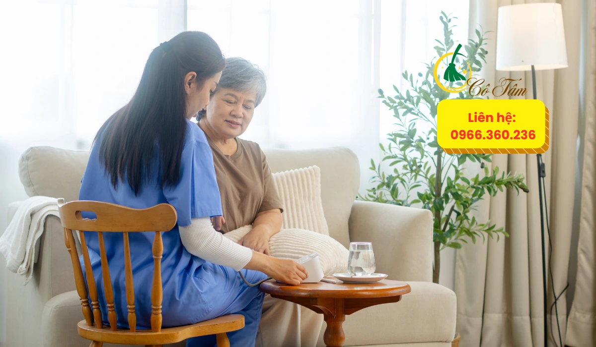 Lợi ích khi thuê người trông người già cho gia đình